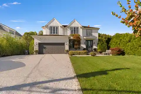 Beautifully Renovated Southampton Home in Shinnecock