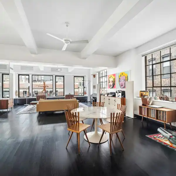 LOFT LIVING WITH ICONIC VIEWS