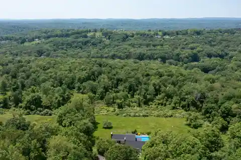 Gorgeous Nine-acre Retreat