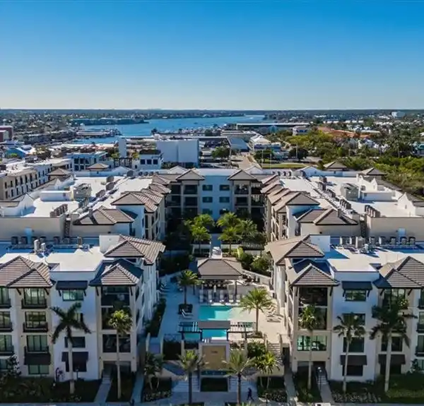 ELEGANT FOUR BEDROOM RESIDENCE AT QUATTRO