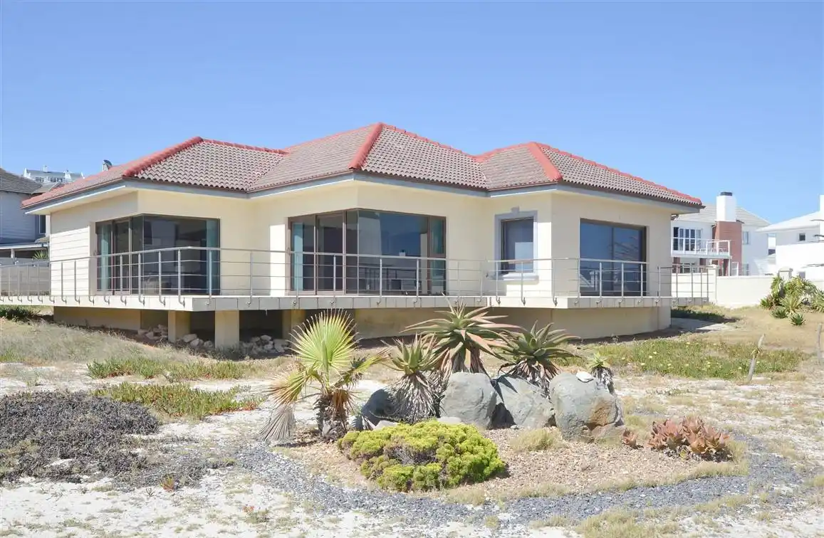 Exceptional Property in the Heart of Pearl Bay
