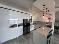MODERN ELEGANCE WITH VERSATILITY