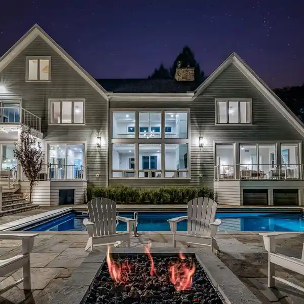 BEAUTIFUL LAKEFRONT HOME IN GRAND BEACH