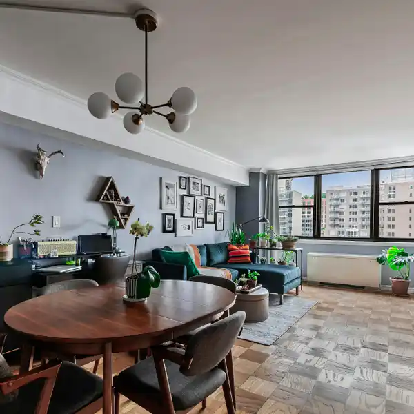 PRIVATE OUTDOOR SPACE WITH ICONIC VIEWS