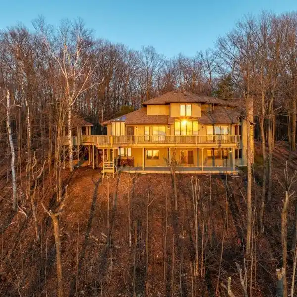 ICONIC SUNSETS FROM A PRIVATE BLUFF RETREAT
