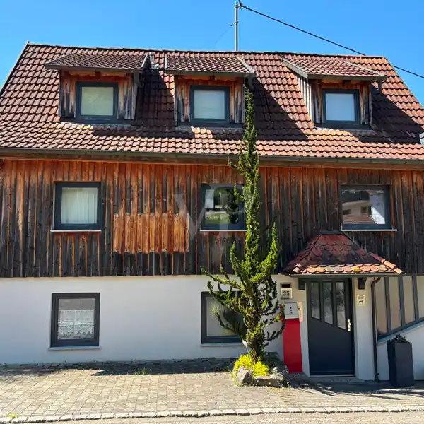 UNIQUE SIX BEDROOM RESIDENCE