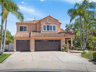Entertainer’s Dream in Exclusive Guard-gated Community