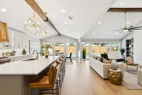 Beautiful Home in Desirable Forest Glen