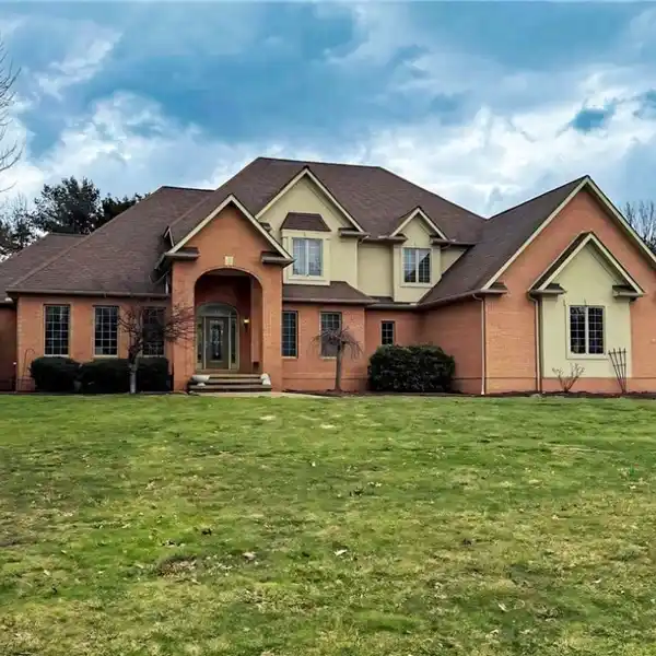 REMARKABLE SIX-BEDROOM ESTATE