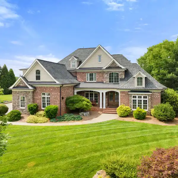 BROOKBERRY FARM GEM WITH PRIVATE HOME OFFICE
