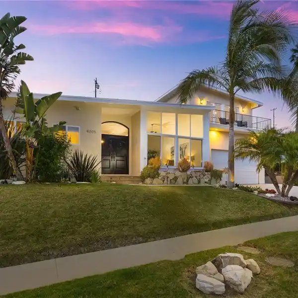 BEAUTIFULLY REMODELED COASTAL RETREAT