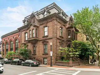 Stylish Condo Overlooking Worcester Square