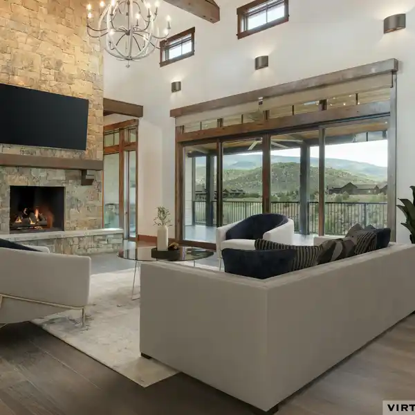 WELCOMING HOME BLENDING LUXURY AND FUNCTIONALITY