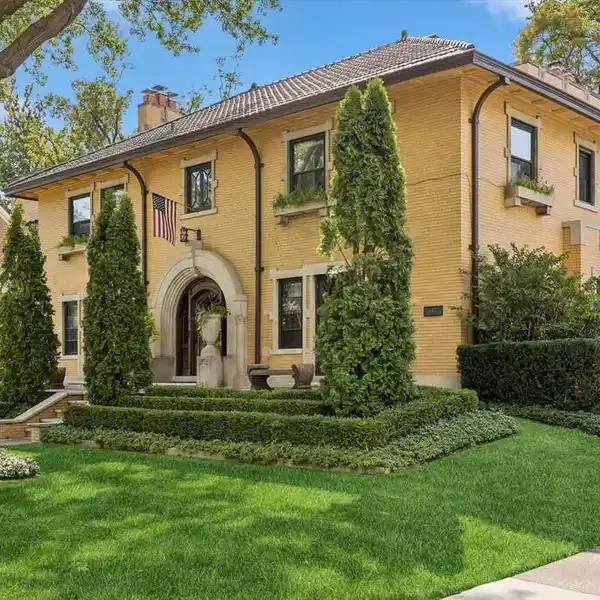 TUSCAN-INSPIRED MASTERPIECE IN HISTORIC OAK PARK