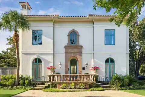 Understated Southampton Jewel Box in Ideal Location