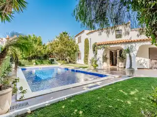 Versatile Private Haven with Sunlit Leisure Spaces