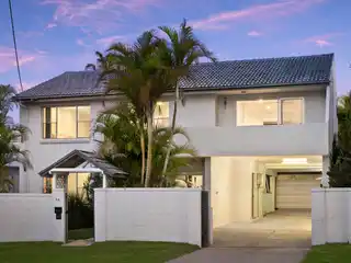 Laid-Back Beach Lifestyle in Sunlit Sanctuary