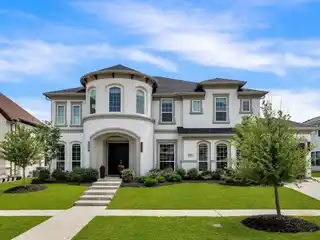 Extraordinary Estate in Gated Lexington