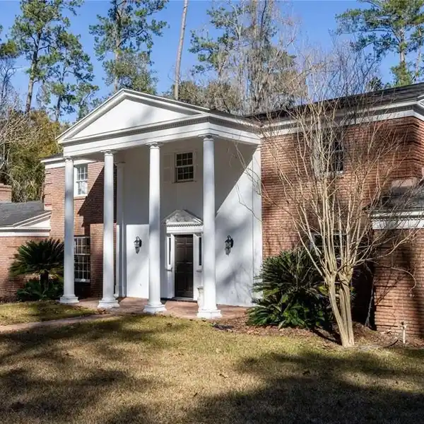 BRICK COUNTRY MANOR ON FIVE ACRES