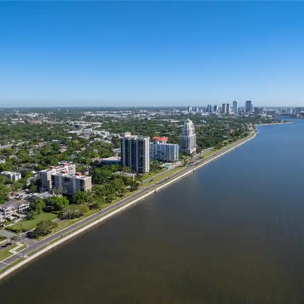 SPACIOUS PENTHOUSE IN A LOVELY COMMUNITY