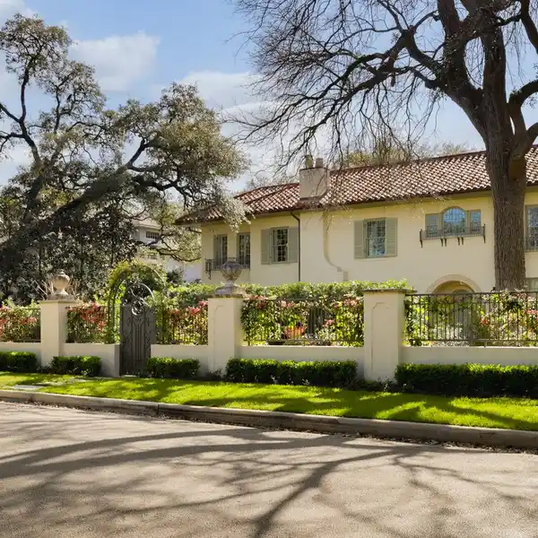 RESTORED ESTATE IN THE HEART OF OLD ENFIELD