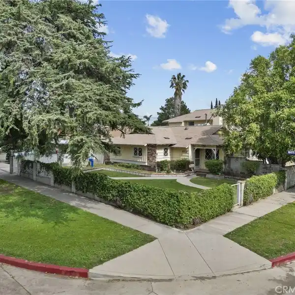 CHARMING HOME IN THE HEART OF OLD GRANADA HILLS