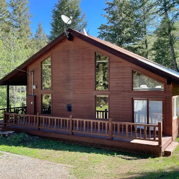 UNIQUE BOARD RANCH HOME