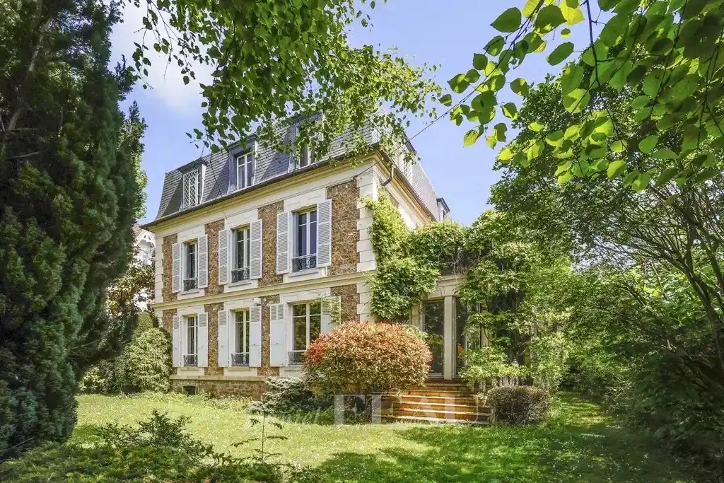 Spacious Home in a Leafy Setting
