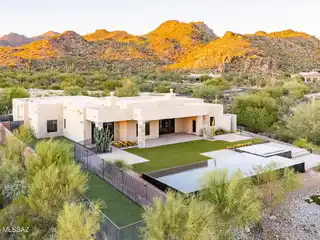 Sleek Contemporary Home in Prestigious Canyon Pass
