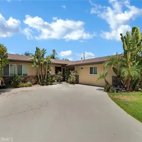 BEAUTIFULLY RENOVATED HOME IN THE HEART OF CHATSWORTH