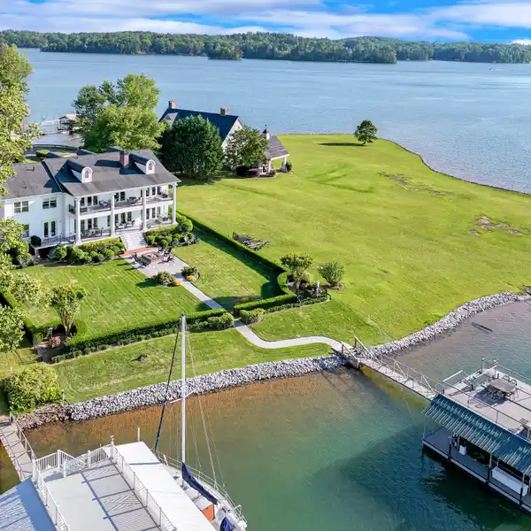 SPECTACULAR GATED HOME ON LAKE LANIER