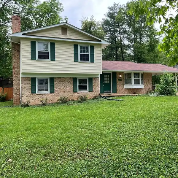 CONVENIENT LIVING STEPS FROM EXCELLENT SCHOOLS