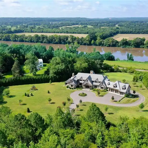 MAGNIFICENT CUSTOM HOME IN PEMBROKE ON THE JAMES