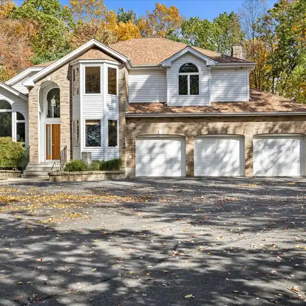 ENCHANTING MODERN MASTERPIECE WITH ULTIMATE PRIVACY