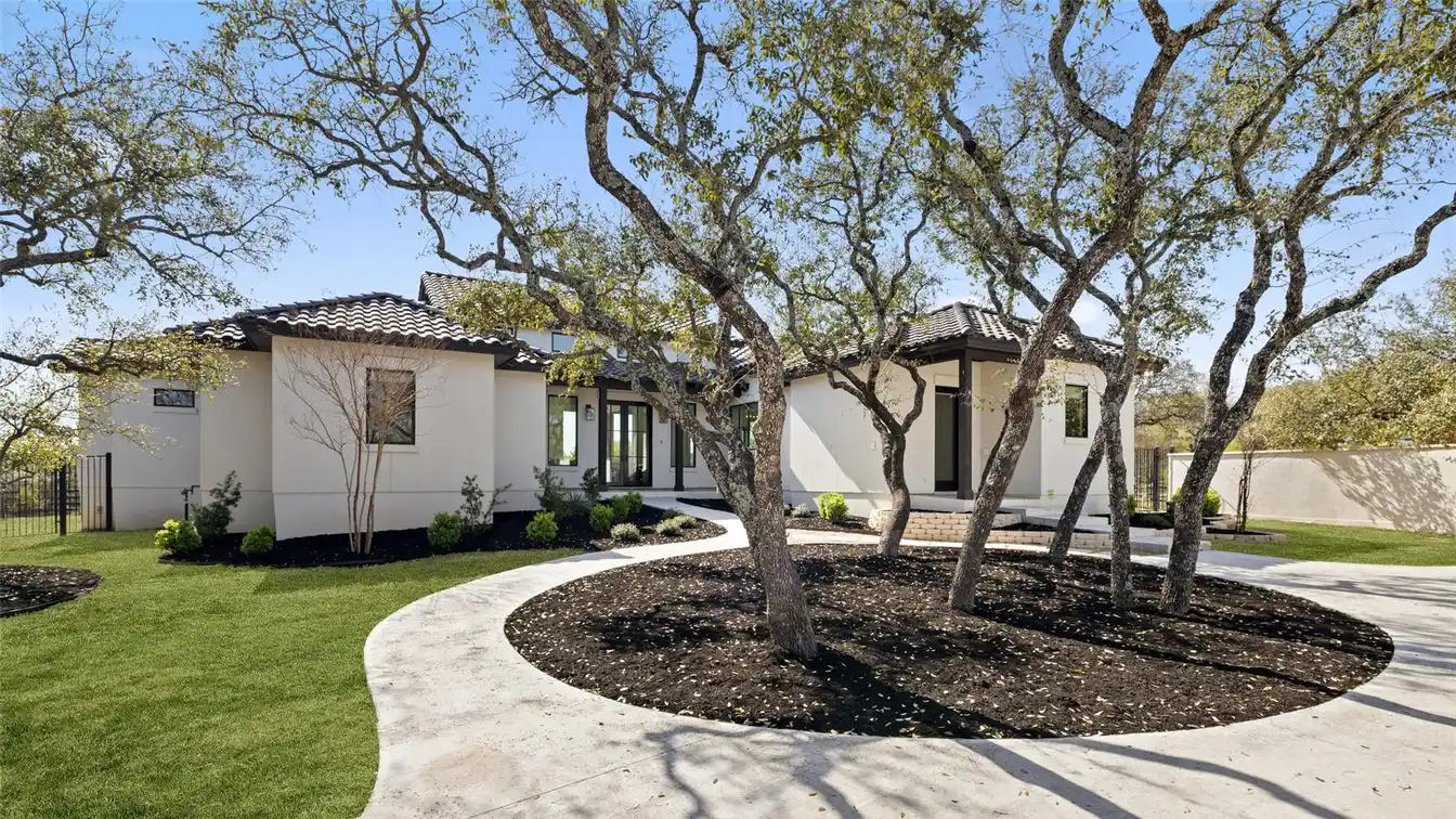 Hill Country Elegance Meets Modern Luxury