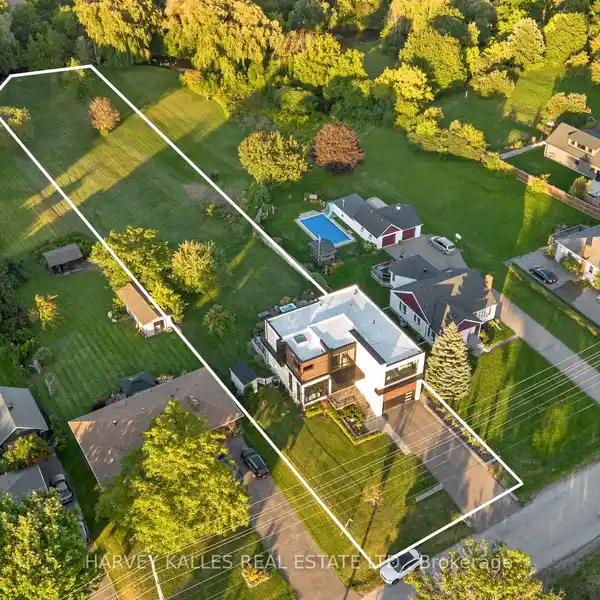 NEWLY BUILT MASTERPIECE DESIGNED BY AWARD-WINNING STUDIO