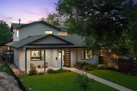 Modern and Sophisticated Home in Austin