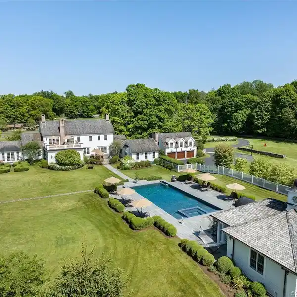 EXCEPTIONAL 6.5-ACRE PRIVATE ESTATE