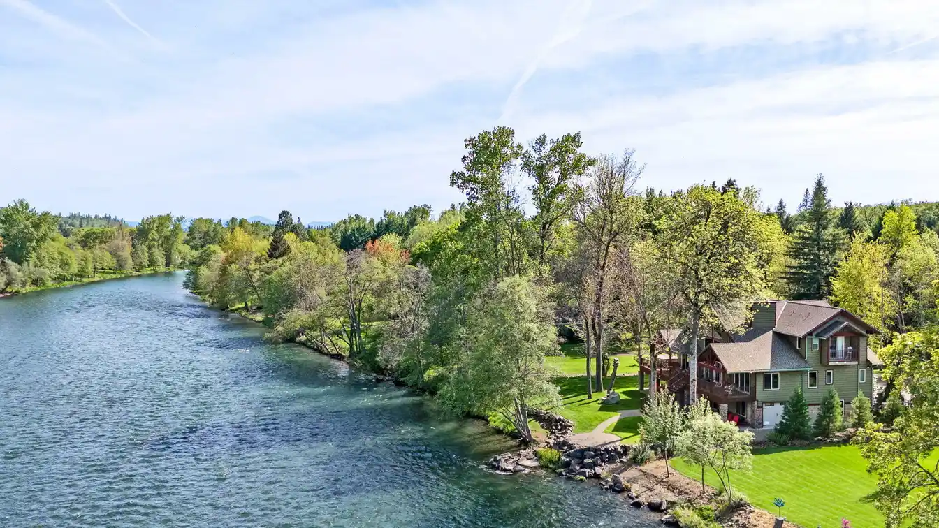 Craftsman-style Home Along the Famous Rogue River