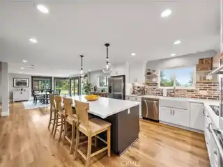 Beautifully Remodeled Meadowview Retreat with Owned Solar