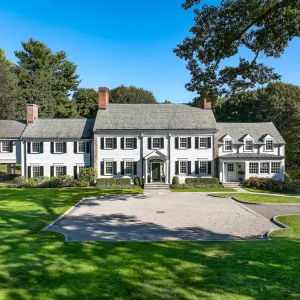 TIMELESS RETREAT IN BOXWOOD