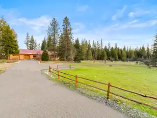 10-Acre Log Cabin Retreat