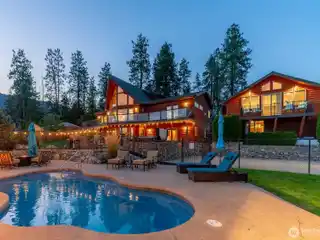 Turnkey Beauty Overlooking Lake Chelan