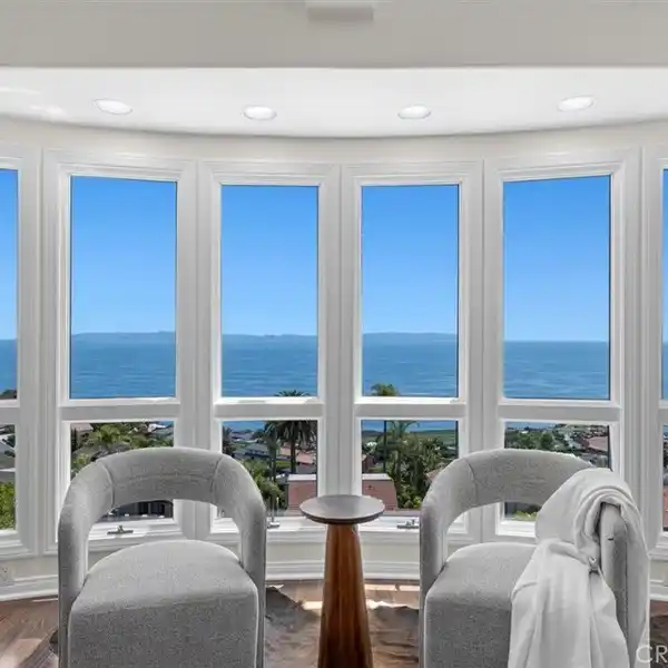 COASTAL FORTRESS WITH UNRIVALED PANORAMIC WHITE WATER VIEWS