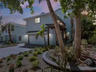 Siesta Key Paradise Steps from the Beach