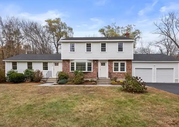 BEAUTIFUL NEWLY UPDATED COLONIAL ON 1.4 PRIVATE ACRES