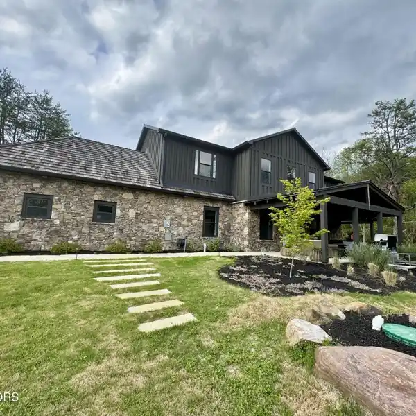 UNIQUE HOME IN A CONVENIENT LOCATION