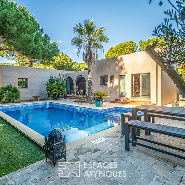 STUNNING VILLA A FEW METERS FROM THE BEACH