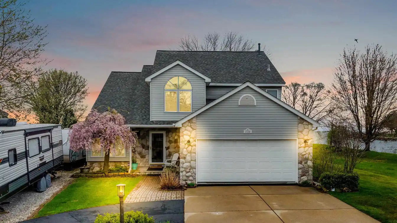 Rare Lakefront Property