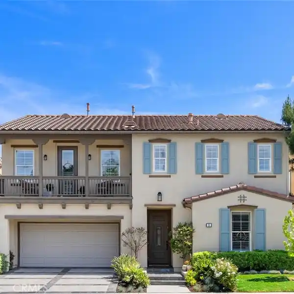 SPECTACULAR FORMER MANCHESTER MODEL HOME